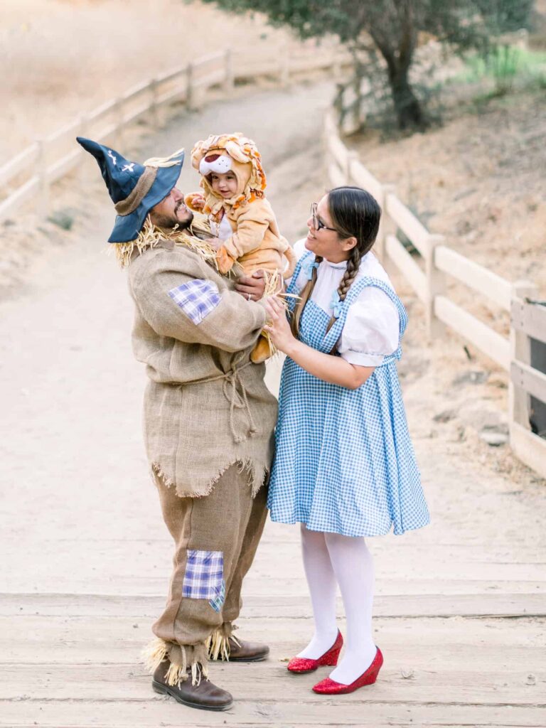 Family halloween costumes pregnant mom